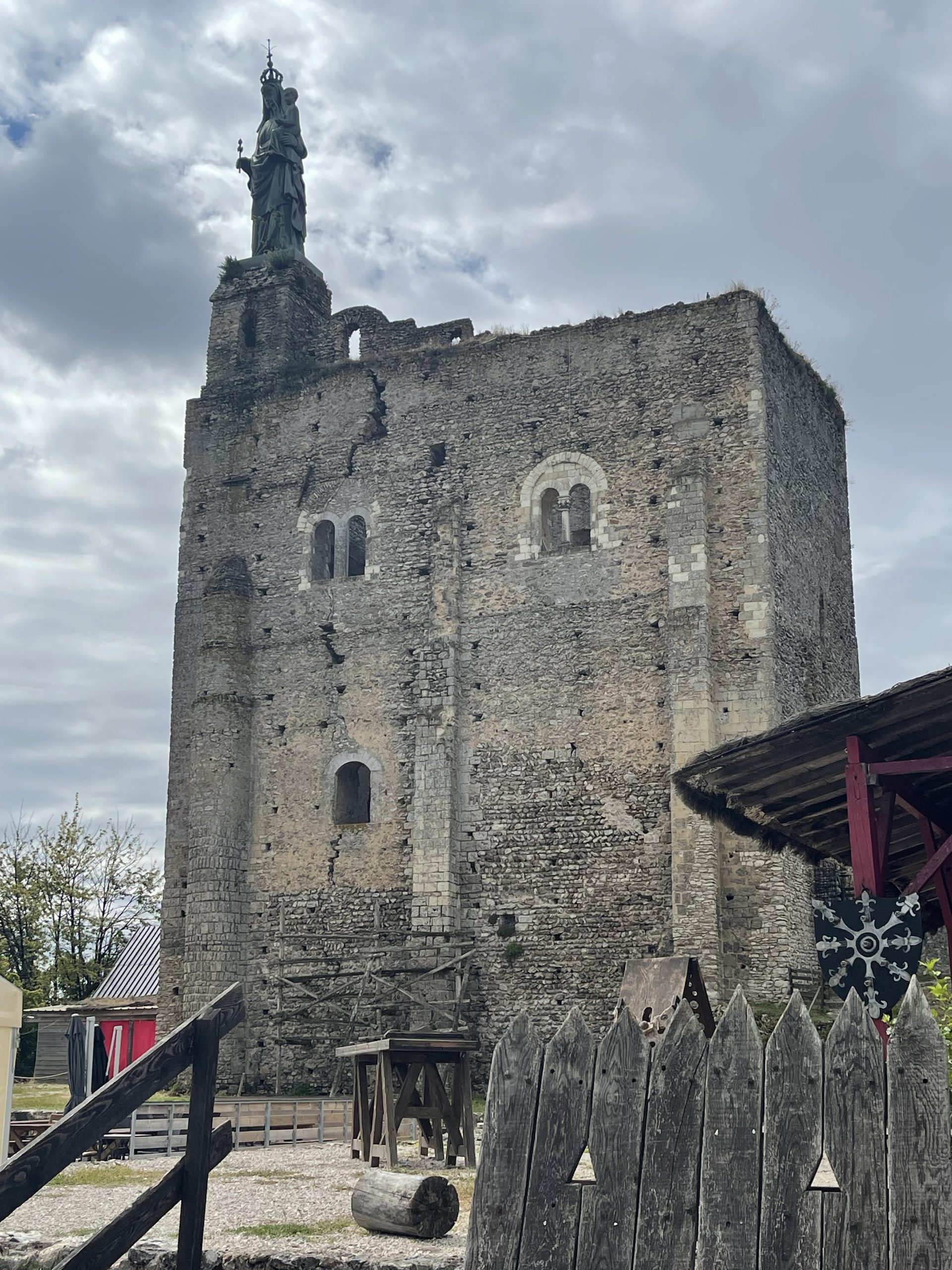 Sortie à la forteresse de Montbazon des CM1