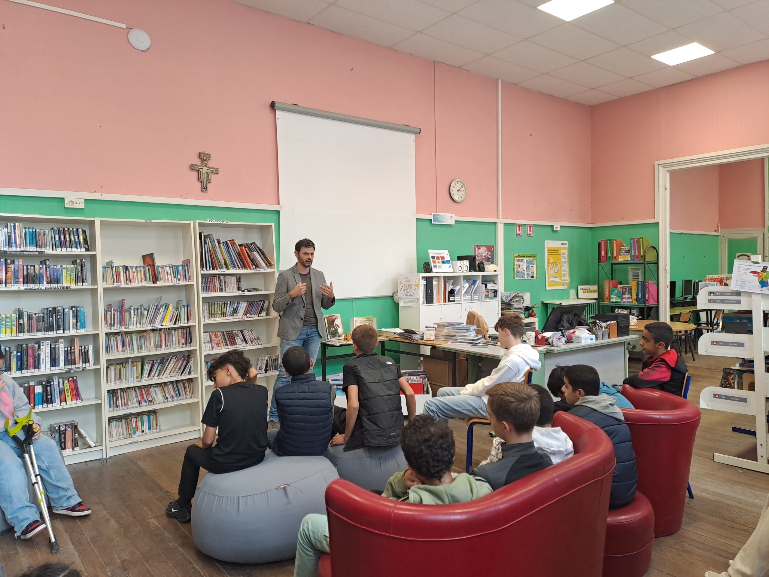 Quand les élèves rencontrent un journaliste – 20/09/2024 – 4eme CHURCHILL