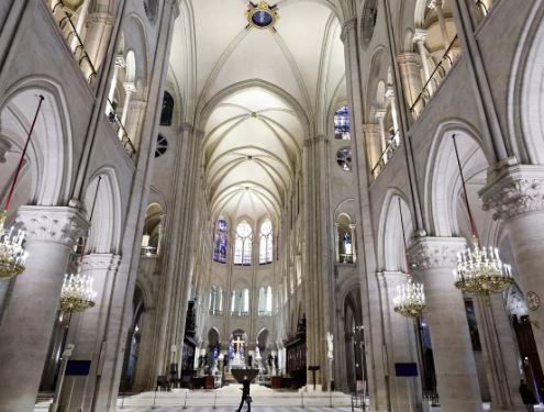 Les reliques de sainte Marie-Eugénie dans le nouvel autel de Notre-Dame de Paris