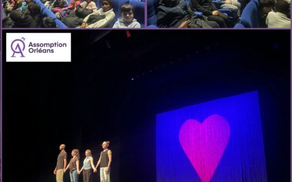 Les élèves de CM1A ont assisté au Théâtre d’Orléans à la représentation du spectacle « D’amour » de Thomas Lebrun.